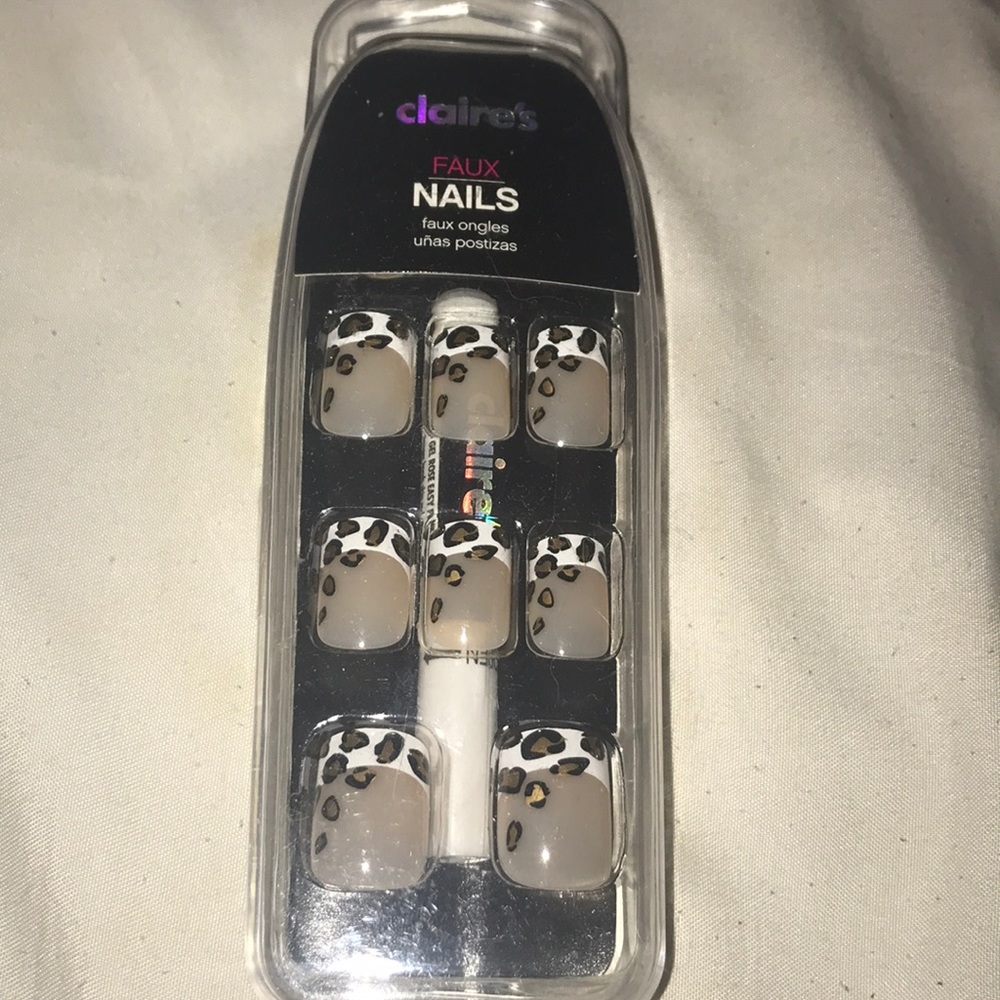 Cheetah print fake nail kit!